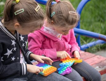 Mengenali Ciri Anak dengan Autisme Sedini Mungkin