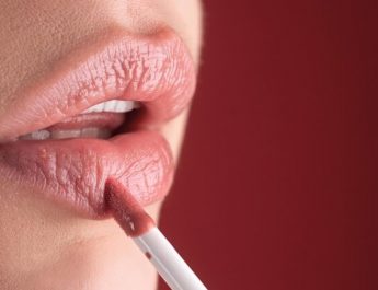 Ini Ciri-Ciri Makeup yang Sudah Kedaluwarsa Sesuai Jenisnya