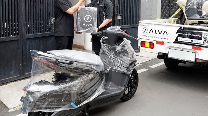 Melaju Tanpa Batas bareng Alva N3, Konsumen Terima Unit Langsung dari CEO Alva