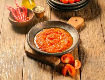 Terus Berinovasi dengan Sambal Saji hingga Fasilitas Ramah Keluarga