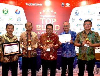 Perumda Dharma Jaya Bawa Pulang Top BUMD Awards 2025