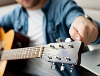 Lirik Lemah Teles: Menggugah Kenangan Melalui Lirik