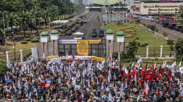 Polisi Tangkap 13 Pengunjuk Rasa, Satu Orang Perempuan