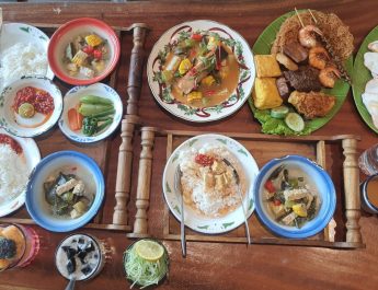 Warung Sayur Lodeh Bandung Padukan Gurih Lodeh dan Tekstur Lembut Ikan Salmon