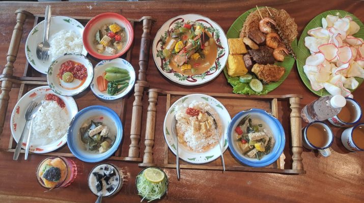 Warung Sayur Lodeh Bandung Padukan Gurih Lodeh dan Tekstur Lembut Ikan Salmon