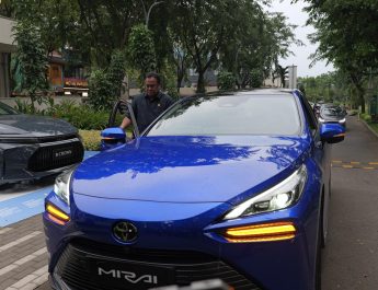 Rachmat Gobel Coba Mobil Hidrogen