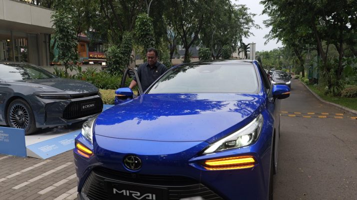 Rachmat Gobel Coba Mobil Hidrogen