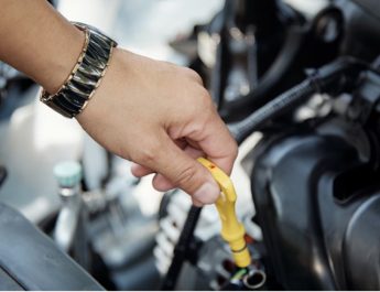 Ganti Oli Motor Sendiri? Ini Caranya!