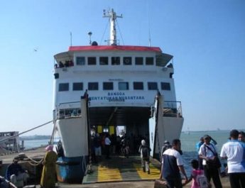 Liburan Waisak Ribuan Wisatawan Kunjungi Karimunjawa Jepara