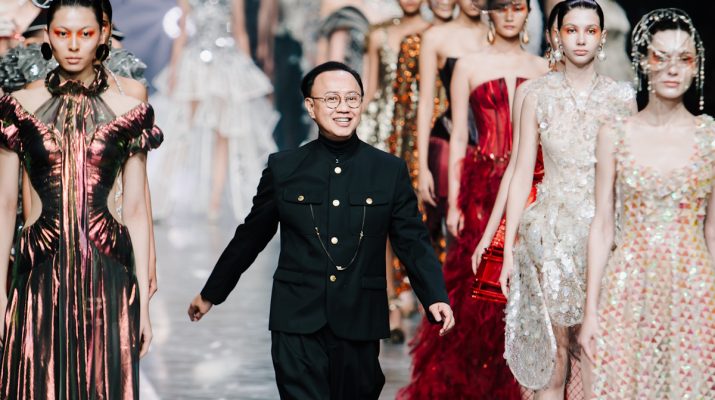 Cahaya Matahari Berpendar di Permukaan Samudera Disulap Eddy Betty Jadi Gaun Mewah