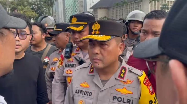 Temui Massa Demo Ojol, Kapolda Metro Jaya Fasilitasi Pertemuan dengan Pemerintah