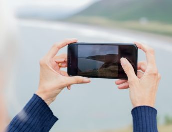 5 HP dengan Kamera Zoom Terbaik 2025