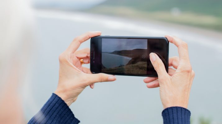 5 HP dengan Kamera Zoom Terbaik 2025