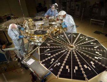 Ilmuwan Temukan 26 Spesies Bakteri Misterius di Ruang Bersih NASA untuk Misi Phoenix Mars Lender