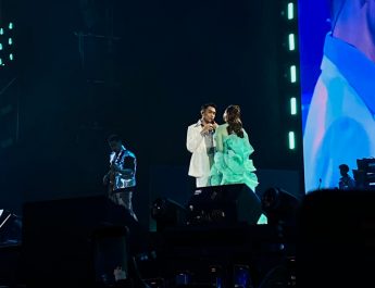 Surprise! Afgan Hadir di Konser Rossa, Nyanyi Lagu Terlalu Cinta