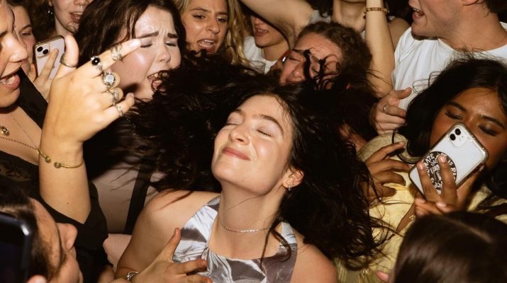 Lorde Kejutkan Penggemar yang Hadiri Pesta Bertema Dirinya di Sydney