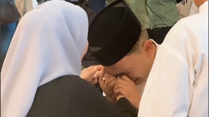 Ruben Onsu Menangis Saat Acara Walimatussafar Jelang Haji