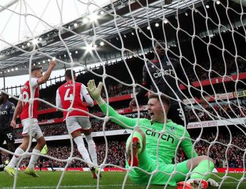 Alasan kenapa kiper Dean Henderson tak kena kartu merah di Final Piala FA