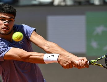 Pulih dari Cedera, Carlos Alcaraz Menang di Laga Pertama di Roma Terbuka