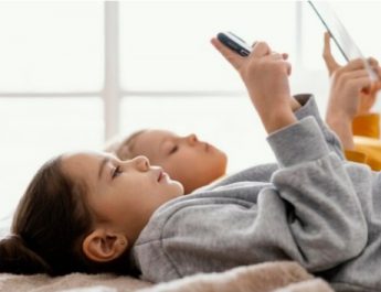 Atur Screen Time Anak: Panduan Mudah & Efektif!