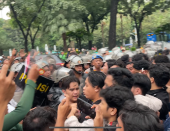 Geruduk Kantor Pramono, Demo Mahasiswa Ricuh Berujung Diangkut Polisi