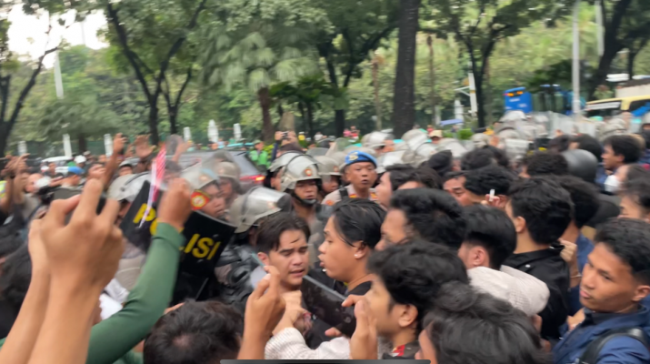 Geruduk Kantor Pramono, Demo Mahasiswa Ricuh Berujung Diangkut Polisi