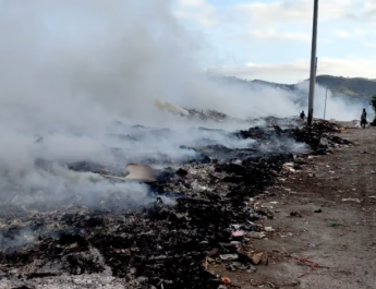 4 Efek Buruk Sering Hirup Asap Sampah bagi Kesehatan 