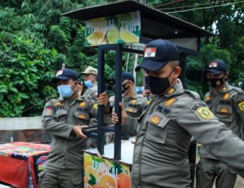 Satpol PP Bogor Hancurkan Gerobak Pedagang, DPRD: Jangan Bertindak Seperti Preman!