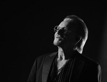 Bono U2 Ungkap Kerinduan pada Ayahnya lewat Pertunjukan Stories of Surrender