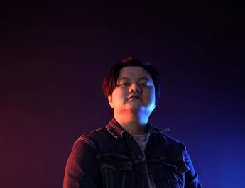 Angger Bayu Aji Luncurkan Lagu Pop Rock Melankolis Berjudul “Sang Waktu”