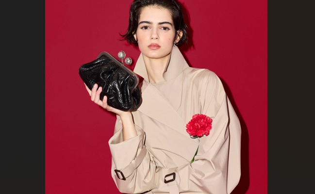 Spanish Bag Milik Weekend Max Mara Hadirkan Teknik Seni Kuno