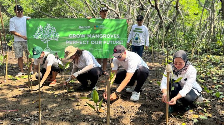 Marriott Tanam 10 Ribu Mangrove di Seluruh Indonesia Sambut Hari Lingkungan Hidup 2025
