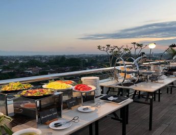 Lebih dari 25 Menu BBQ Lezat di Skydeck INNSiDE Yogyakarta, Cuma Rp145.000!