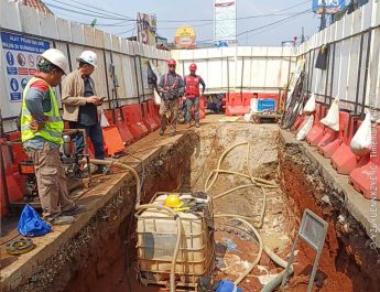 PAM Jaya Buka Suara soal Kebocoran Air Pipa di Jalan Jatiwaringin