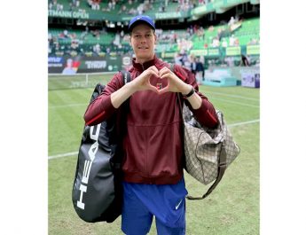 Pascakekalahan di Prancis Terbuka, Jannik Sinner Menang di Putaran Pertama Hale