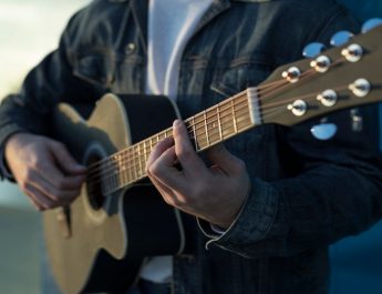 Chord Ridho Rhoma Kehilangan - Lirik dan Kunci Gitar Mudah