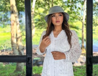 Madame Elz Bercerita Perjalanan Cinta lewat Biarkanlah Cinta