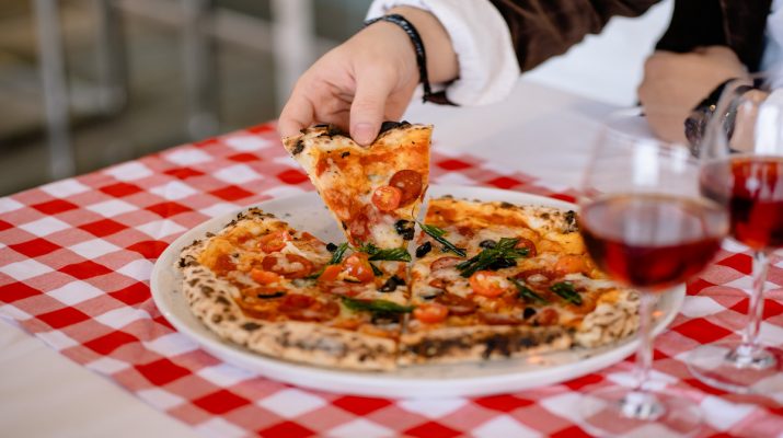 Promo Pizza Autentik di Solo: Beli 1 Gratis 1 di Grand Mercure Solo Baru!