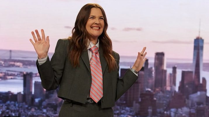 Drew Barrymore Tampil Tanpa Riasan di Usia 50