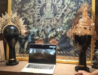 Desainer Rinaldi A Yunardi Bagikan Kiat Merawat Headpiece yang Tepat