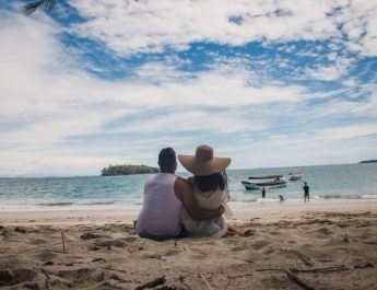 Pesona Honeymoon Beach di Bali untuk Liburan Romantis