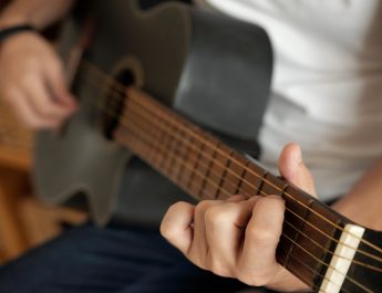 Lirik dan Chord Lagu When Were We Young - Mudah untuk Pemula