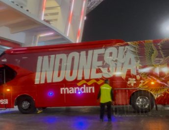 Kedatangan Bus Timnas Indonesia dan China di Gelora Bung Karno