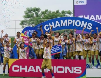 Tim sepak bola putri All-Stars Bandung juara Hydroplus Piala Pertiwi U14 dan U16 2025  