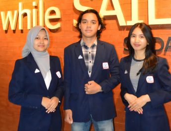 Inspirasi Buat Kamu Nih! Tiga Mahasiswa President University Ini Gas Terus Jadi Panitia dan Ikut Lomba