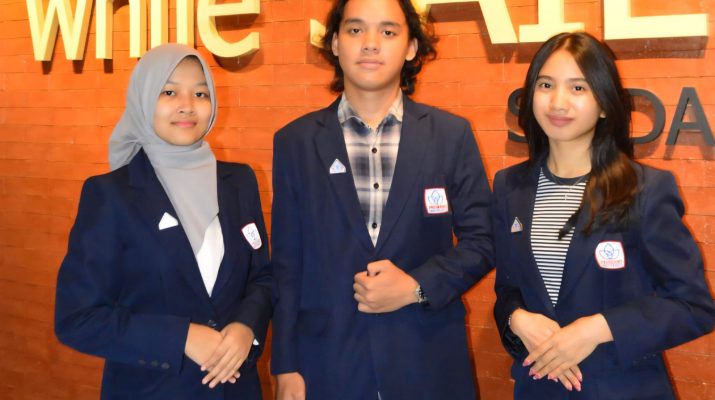 Inspirasi Buat Kamu Nih! Tiga Mahasiswa President University Ini Gas Terus Jadi Panitia dan Ikut Lomba