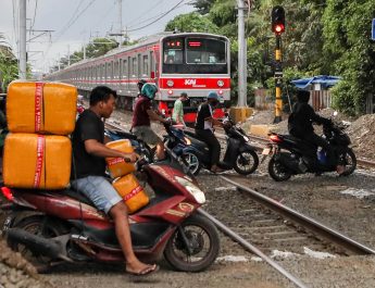 Tingkatkan Keselamatan, PT KAI Jakarta Tutup 28 Perlintasan Liar