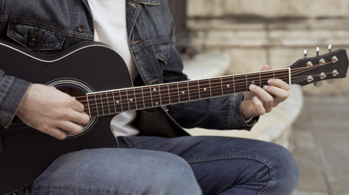 Chord dan Lirik Lagu Blue - Yung Kai: Kunci Gitar Mudah untuk Pemula