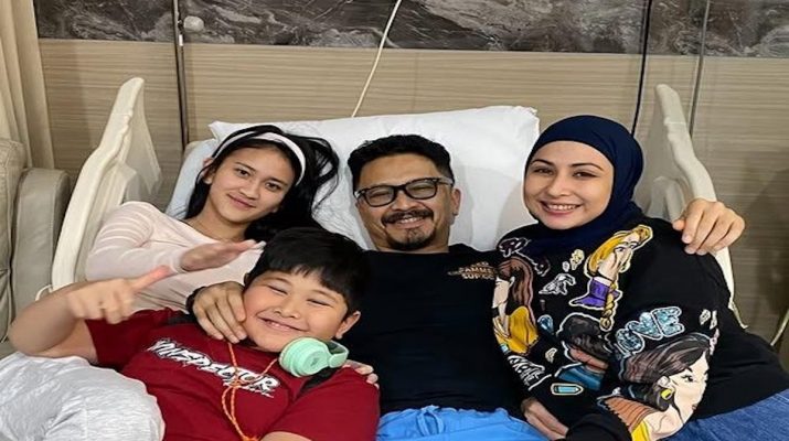 Ferry Maryadi Jalani Operasi Usai Jatuh di Kamar Mandi, Berikut Kronologi dan Kondisi Terkininya!