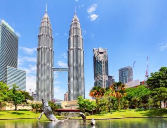 Petronas Twin Tower: Pesona Ikonik Kuala Lumpur, Sejarah & Panduan Wisata